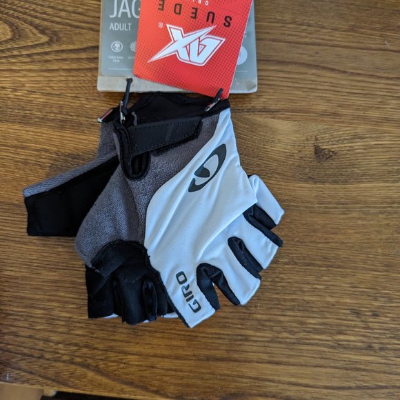 Giro Black and White Cycling Gloves - Picture 3 of 4